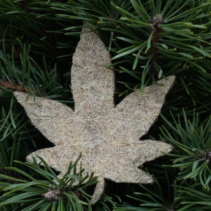 Листок Гострий (новорічна конопляна прикраса) 85×100 мм, на ялинці