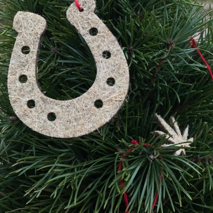 Підкова на щастя (новорічна конопляна прикраса) 75×90 мм на ялинці